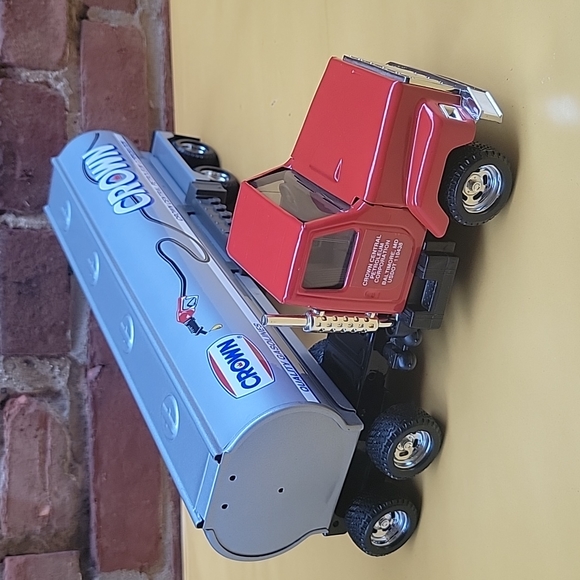 The ERTL CROWN Central Petroleum Corporation Toy Truck, - Picture 1 of 10